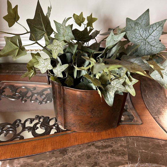 Other - Metal flower pot